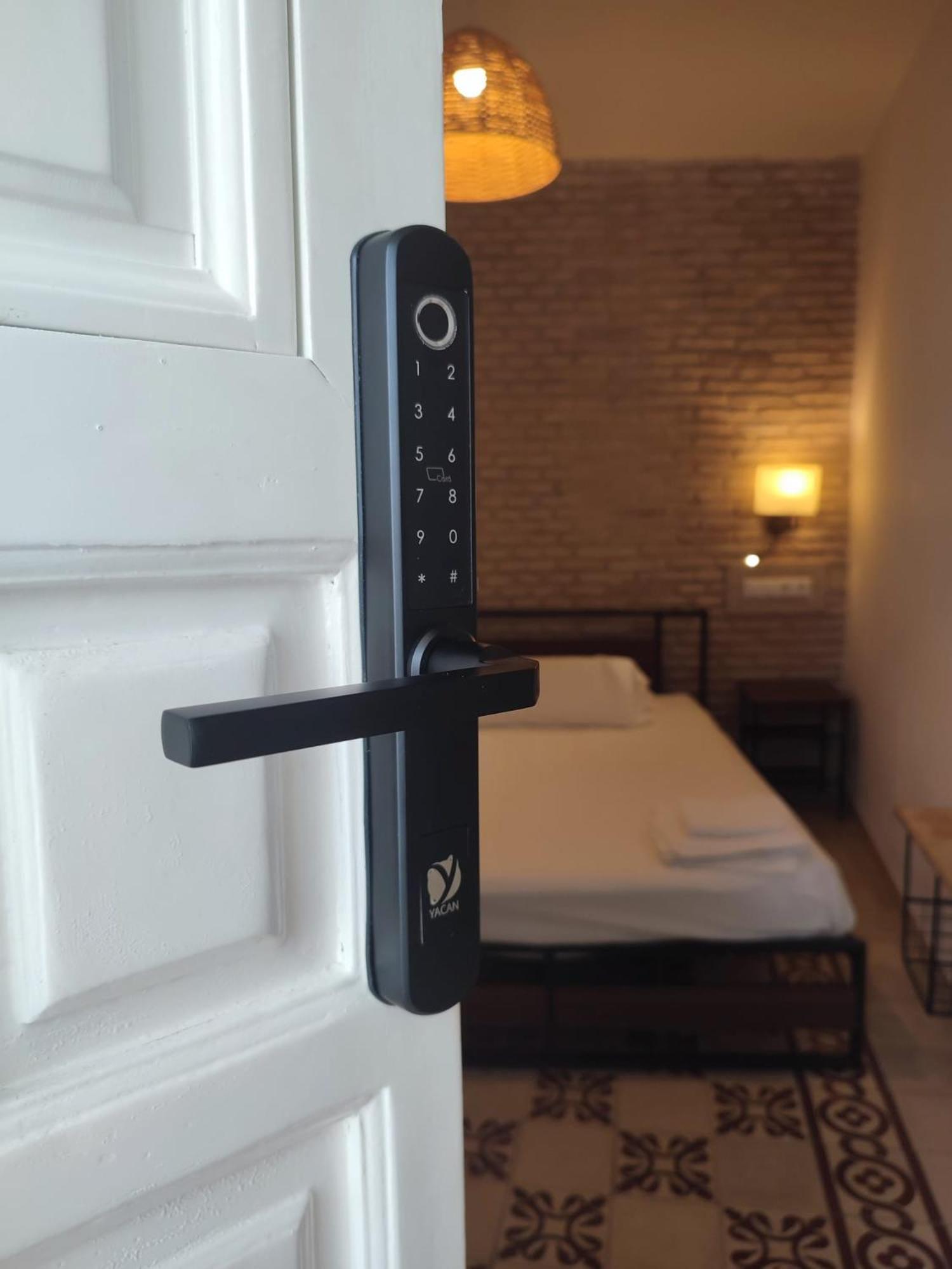 Hostel Ibarra By Bossh! Hotels Севиля Екстериор снимка